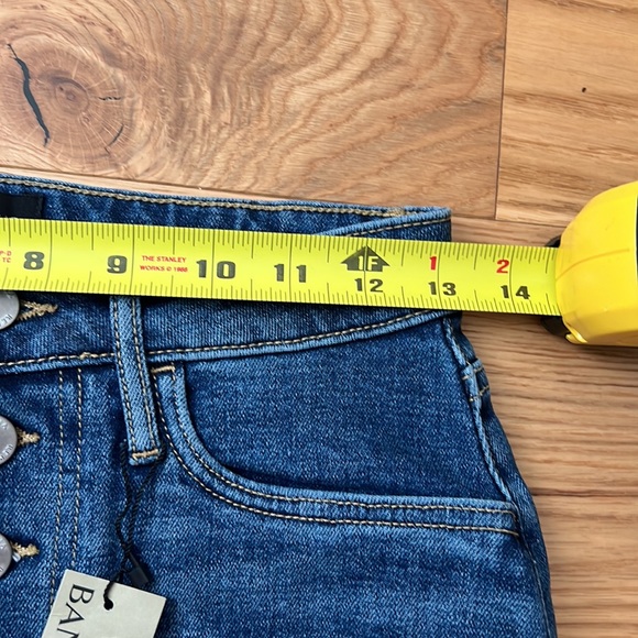 Banana Republic NWT Classic Denim Jean Skirt. Size 2P. - Picture 9 of 13